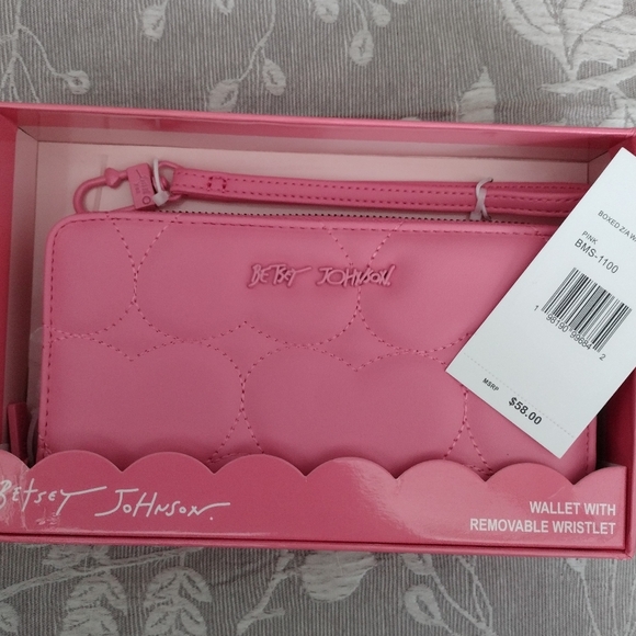 Betsey Johnson Pink Heart Wallet with Removable Wristlet Strap - Picture 3 of 3
